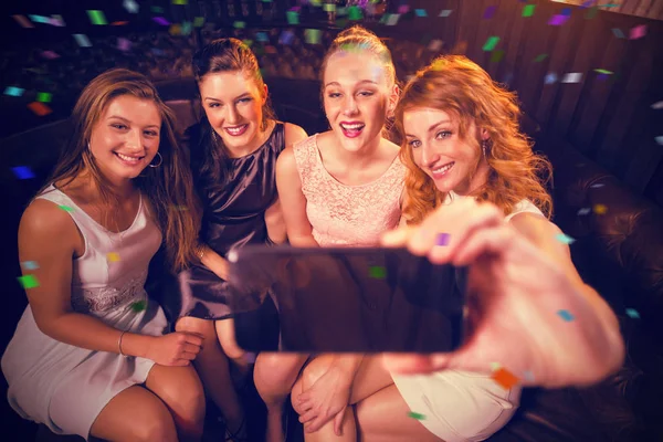 Friends taking selfie from phone — Stock Photo, Image