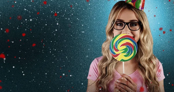 Hipster houden een gigantische lolly — Stockfoto