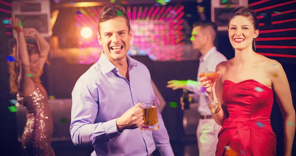 Couple holding glass of beer and cocktail — Stock Photo, Image