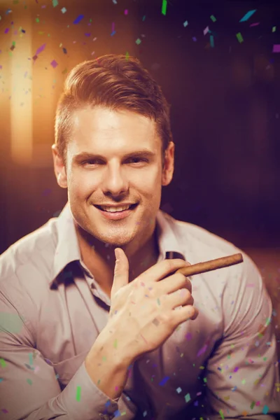 Man holding a cigar in bar — Stock Photo, Image