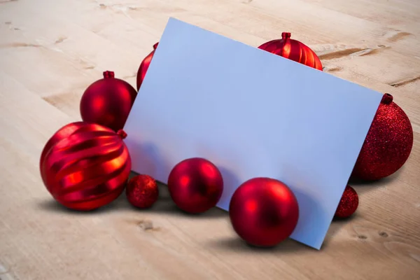 Natal bugigangas em torno de página branca — Fotografia de Stock