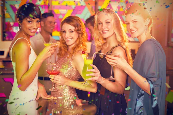 Friends having glasses of cocktail — Stock Photo, Image