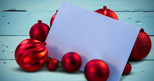 Adornos de Navidad que rodean la página blanca — Foto de Stock