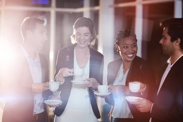 Uomini d'affari che prendono il caffè — Foto Stock