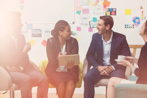 Businesswoman discussing with colleagues — Stock Photo, Image