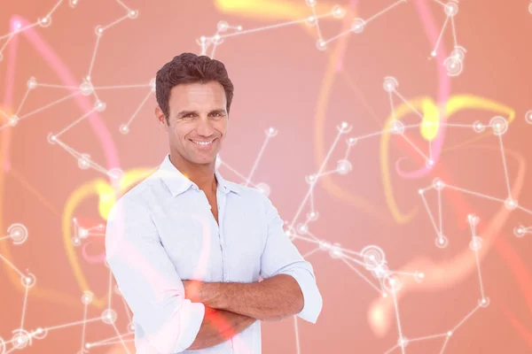 Man looking at camera with arms crossed — Stock Photo, Image