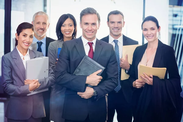 Equipe de negócios com documento e organizador — Fotografia de Stock