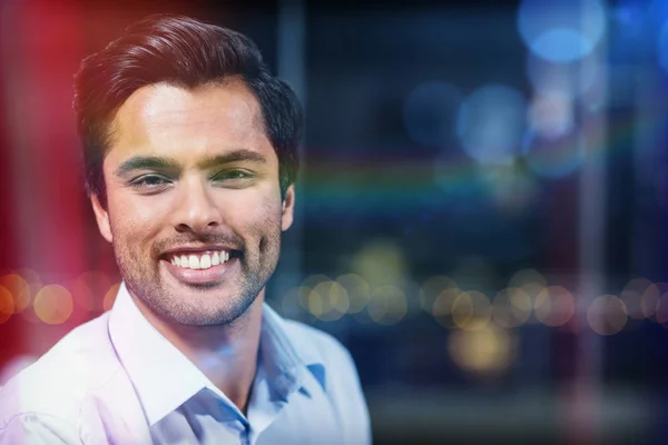 Feliz hombre de negocios en el cargo — Foto de Stock