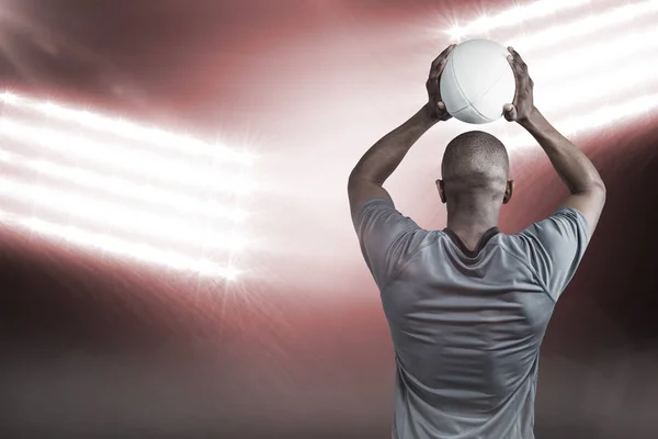 复合图像的后视运动员投掷橄榄球球 3d — 图库照片