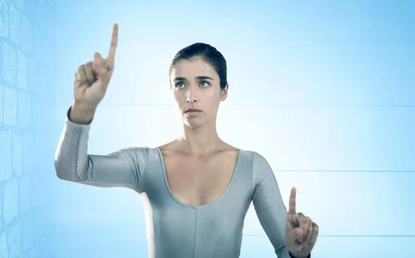 Mujer haciendo gestos contra azul —  Fotos de Stock