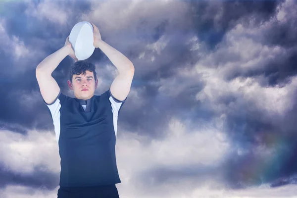 Rugby player throwing a ball — Stock Photo, Image