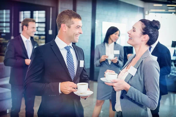 Företagare en diskussion under rasttid — Stockfoto