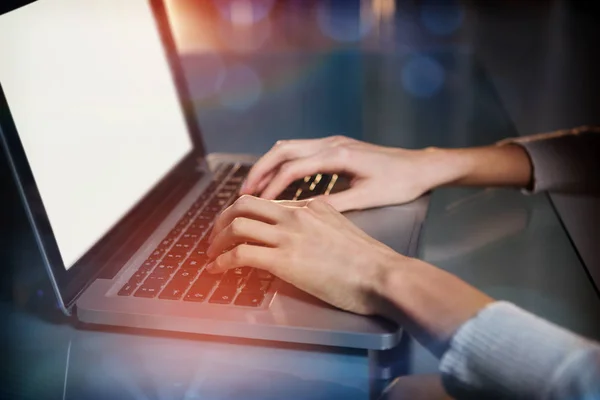 Woman working on laptop — Stock Photo, Image