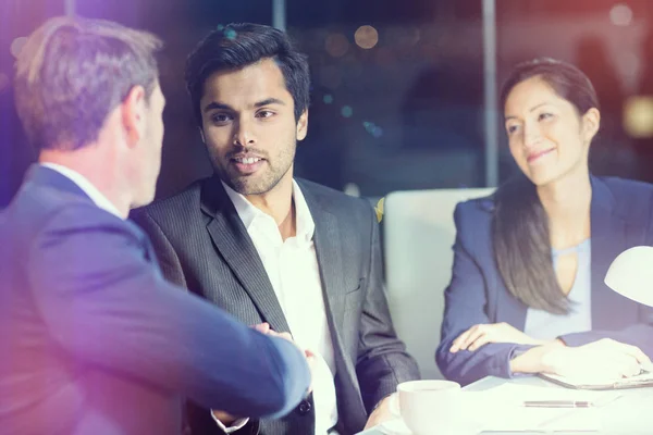 Businessman shaking hands with colleague — Stock Photo, Image