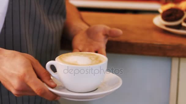 Waiter holding coffee cup — Stock Video