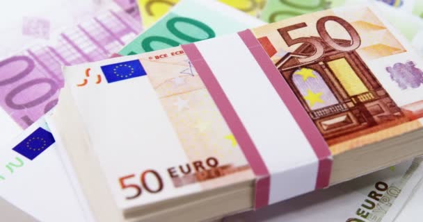 Lot de 50 et 100 billets en euros — Video