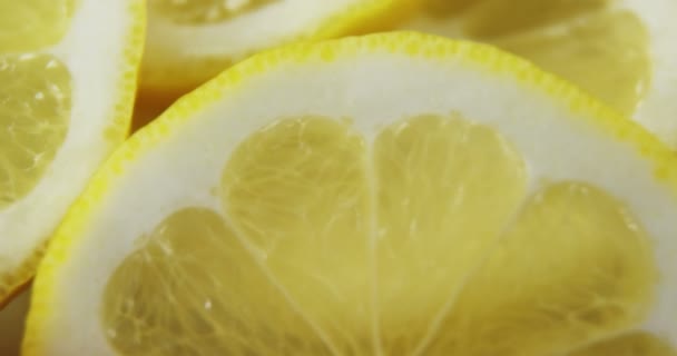 Čerstvé plátky citronu — Stock video