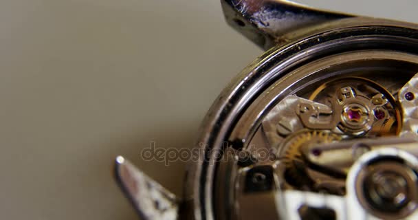 Close-up de peças de relógio — Vídeo de Stock