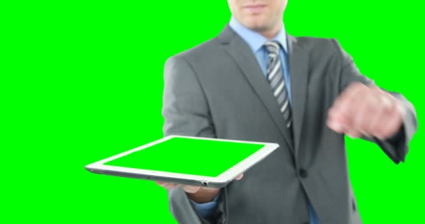 Podnikatel používající digitální tablet — Stock video