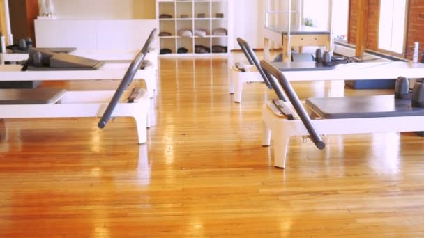 Wyposażenie siłowni w fitness studio — Wideo stockowe