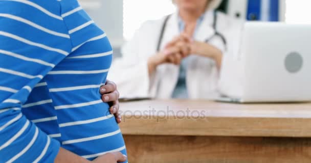 Doctor interacting with a pregnant woman — Stock Video