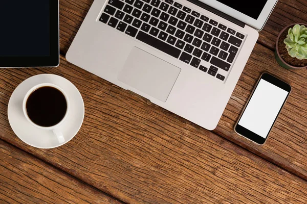 Tablet, laptop i smartphone z kawy — Zdjęcie stockowe