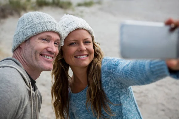 Par med en selfie från telefon — Stockfoto