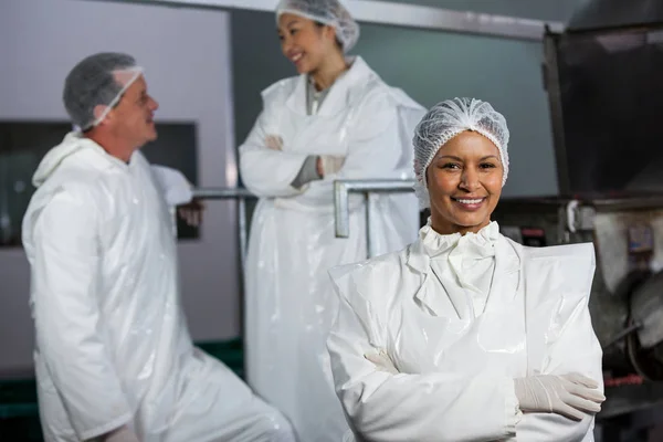 Female butcher standing with arms crossed — Stock Photo, Image