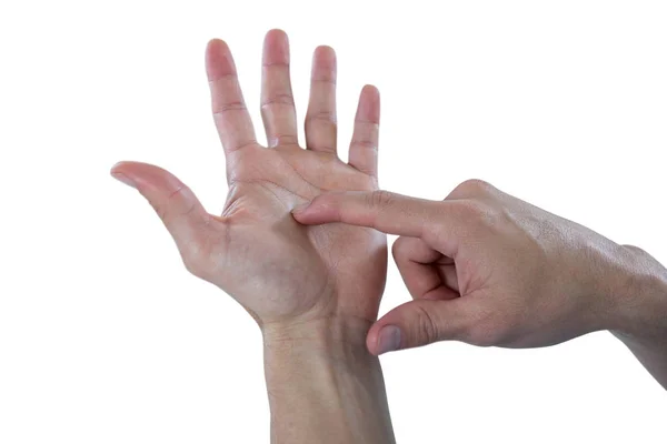 Мужская рука притворяется невидимым телефоном — стоковое фото