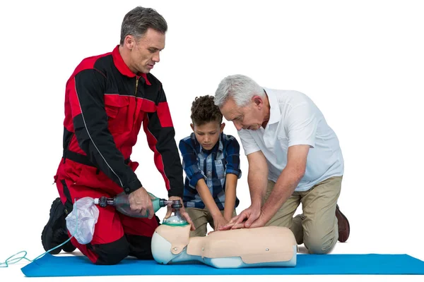 Záchranáře výcvik kardiopulmonální resuscitace — Stock fotografie