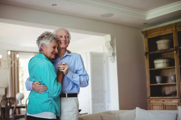 Pareja mayor bailando juntos — Foto de Stock