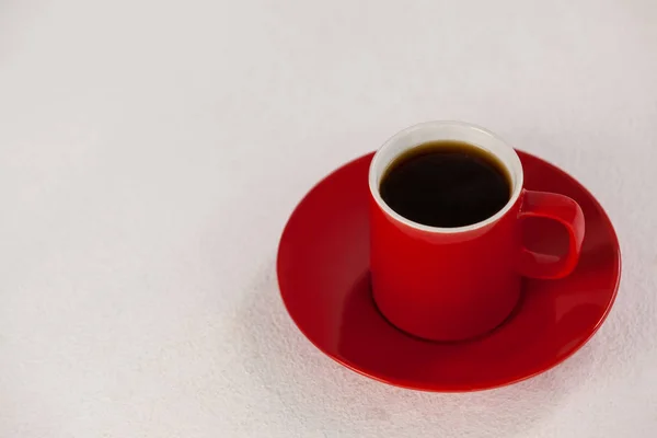 Taza de café rojo en platillo — Foto de Stock