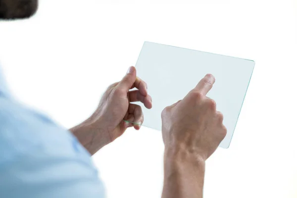 Man met futuristische digitale tablet — Stockfoto