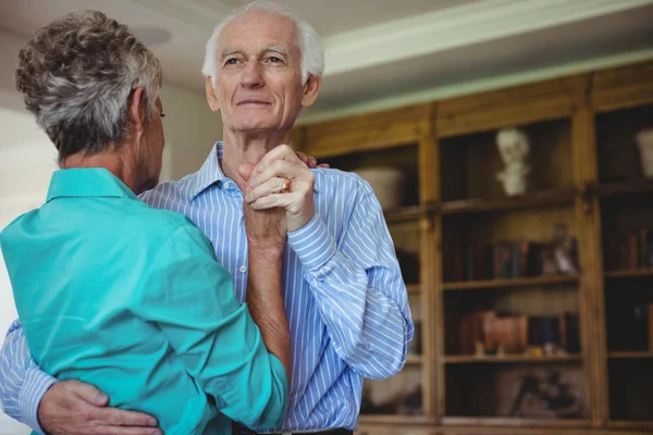 Senior par danser sammen – stockfoto