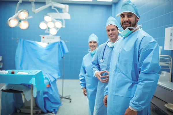 Mannelijke en vrouwelijke chirurg permanent — Stockfoto