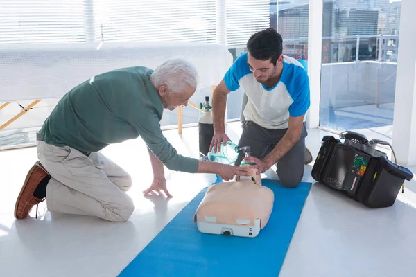 Paramedics practicing cardiopulmonary resuscitation on mannequin — Stock Photo, Image