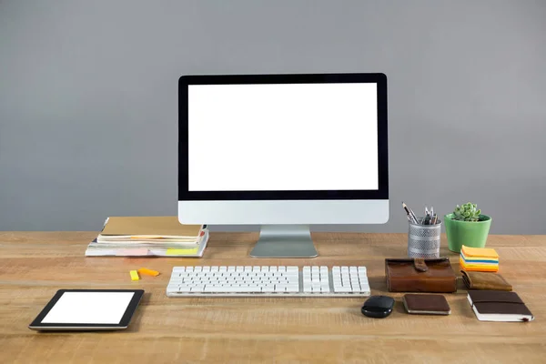 Desktop pc with office accessories — Stock Photo, Image