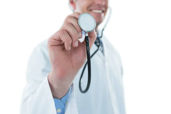 Médecin examinant avec stéthoscope — Photo