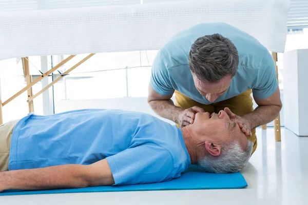 Paramedic performing resuscitation on patient — Stock Photo, Image