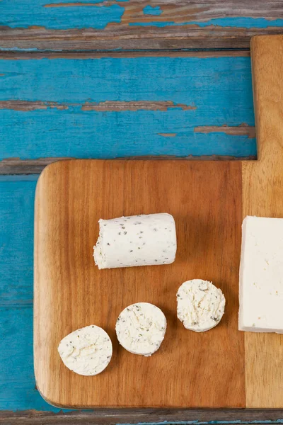 Verscheidenheid van kaas gerangschikt — Stockfoto