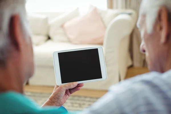 Coppia anziana utilizzando tablet digitale — Foto Stock