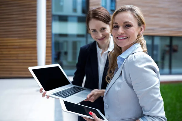 Businesswomen using laptop and tablet — Stock Photo, Image