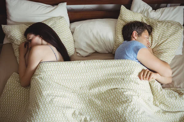 Couple sleeping back to back — Stock Photo, Image