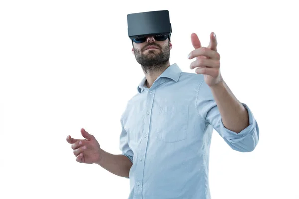 Mann mit Virtual-Reality-Headset — Stockfoto