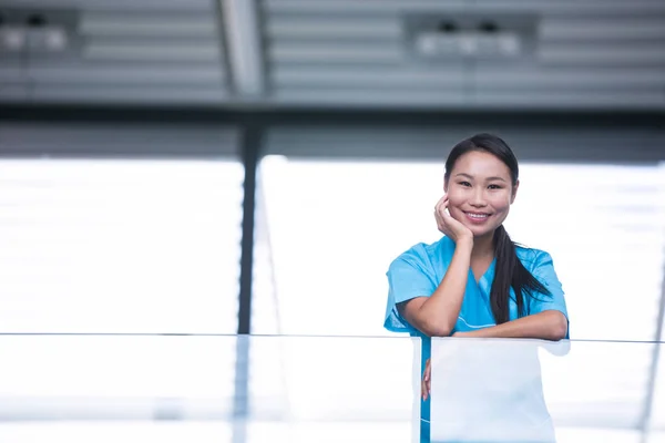 Smiling nurse in hospital — Stock Photo, Image