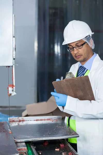 Technicians examining meat band saw — Stock Photo, Image
