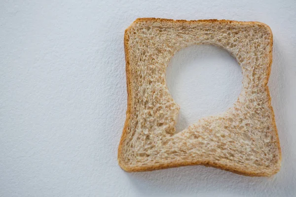 Kreisförmige Form auf Brotscheibe — Stockfoto