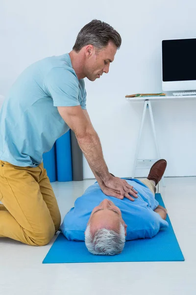 Paramedic performing resuscitation on patient — Stock Photo, Image