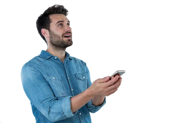 Homem sonhando enquanto segurando telefone — Fotografia de Stock