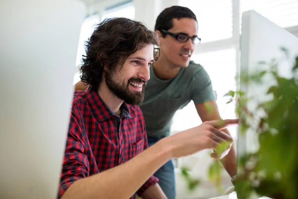 Graphic designers working at desk — Stock Photo, Image